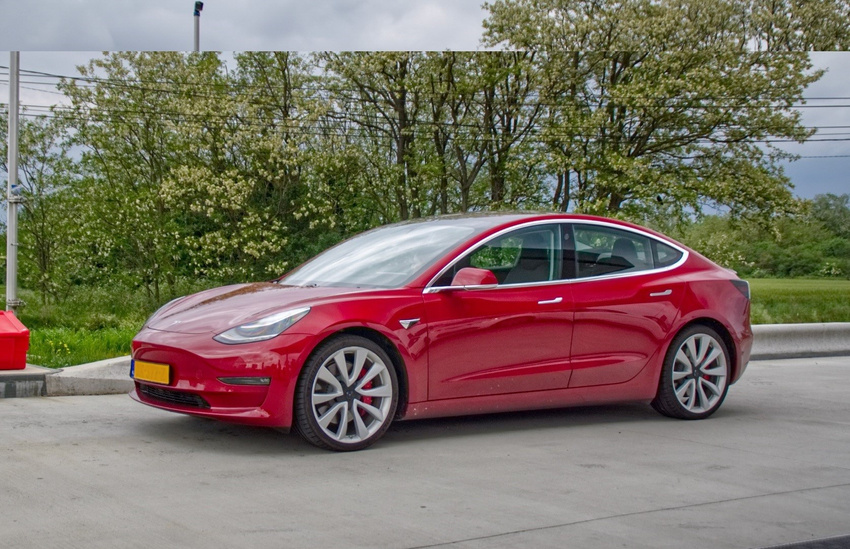 4x ráfky 19 5x114.3 mezi jiným k TESLA modelka 3 Performance - B2046